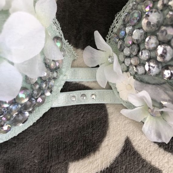 Rave Bra - Picture 5 of 6